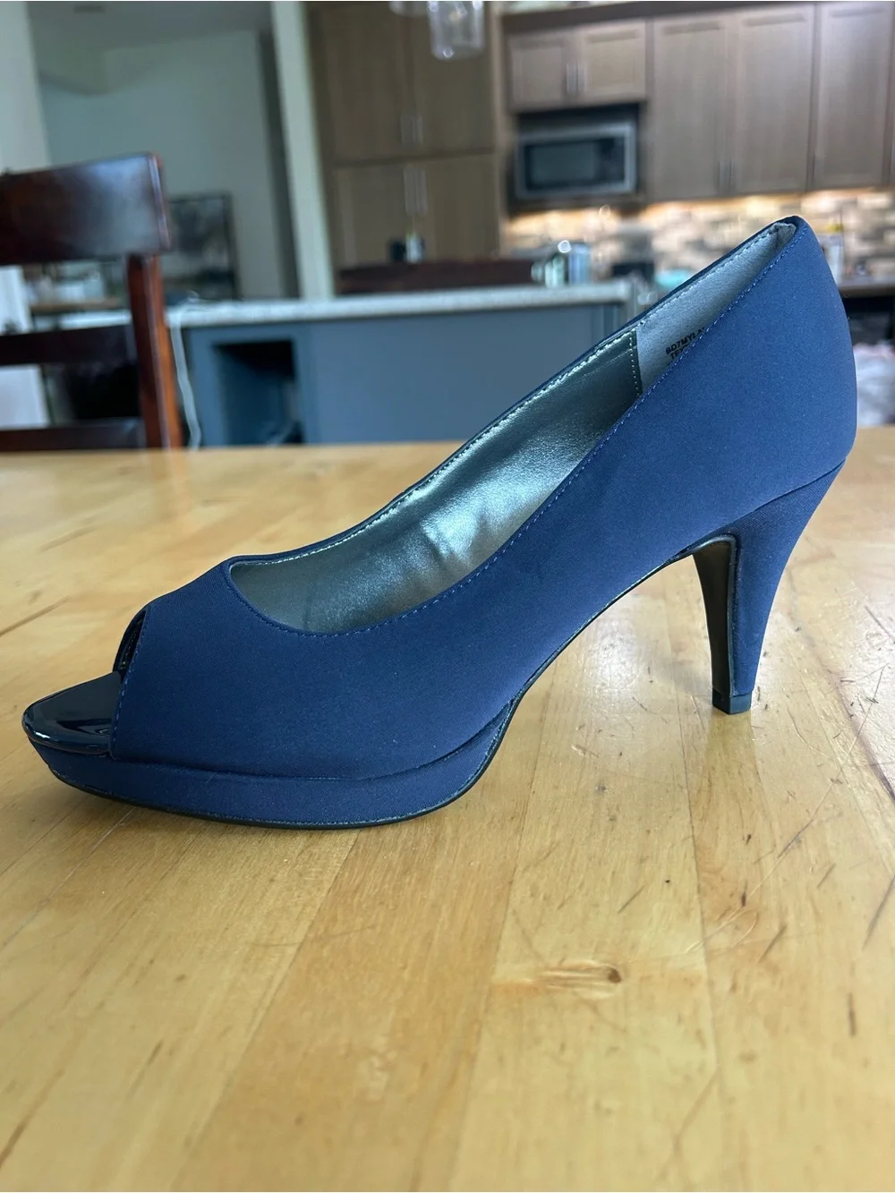 Bandolino Mylah Navy Blue Peep Toe Platform Pumps Heels Size 7M